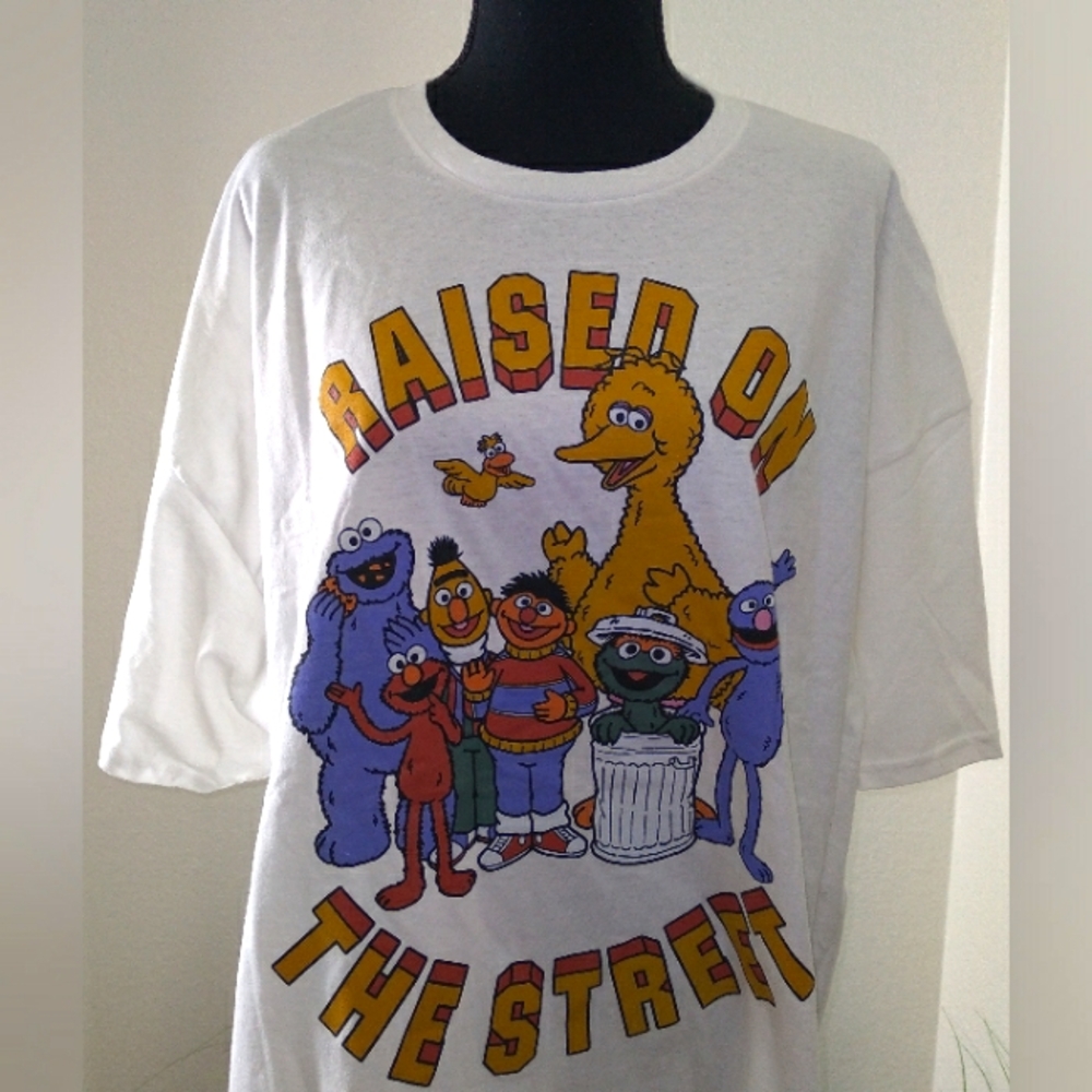 Sesame Street  Raised In The Street White Short Sleeve T-shirt- Men's XXL - Picture 2 of 4